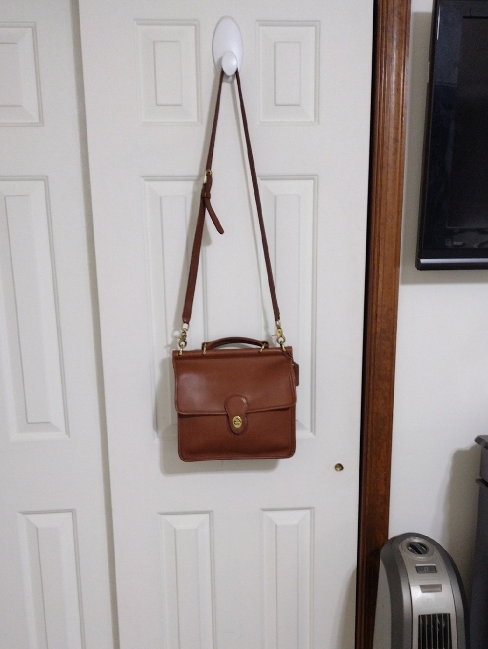 Coach Willis Bag Leather Turn-Lock Crossbody in British Tan Leather - Picture 16 of 16